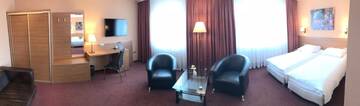 Фото номера Двухместный номер Делюкс с 1 кроватью Отель Hotel Restauracja Willa Radwan г. Aleksandrów Kujawski 2